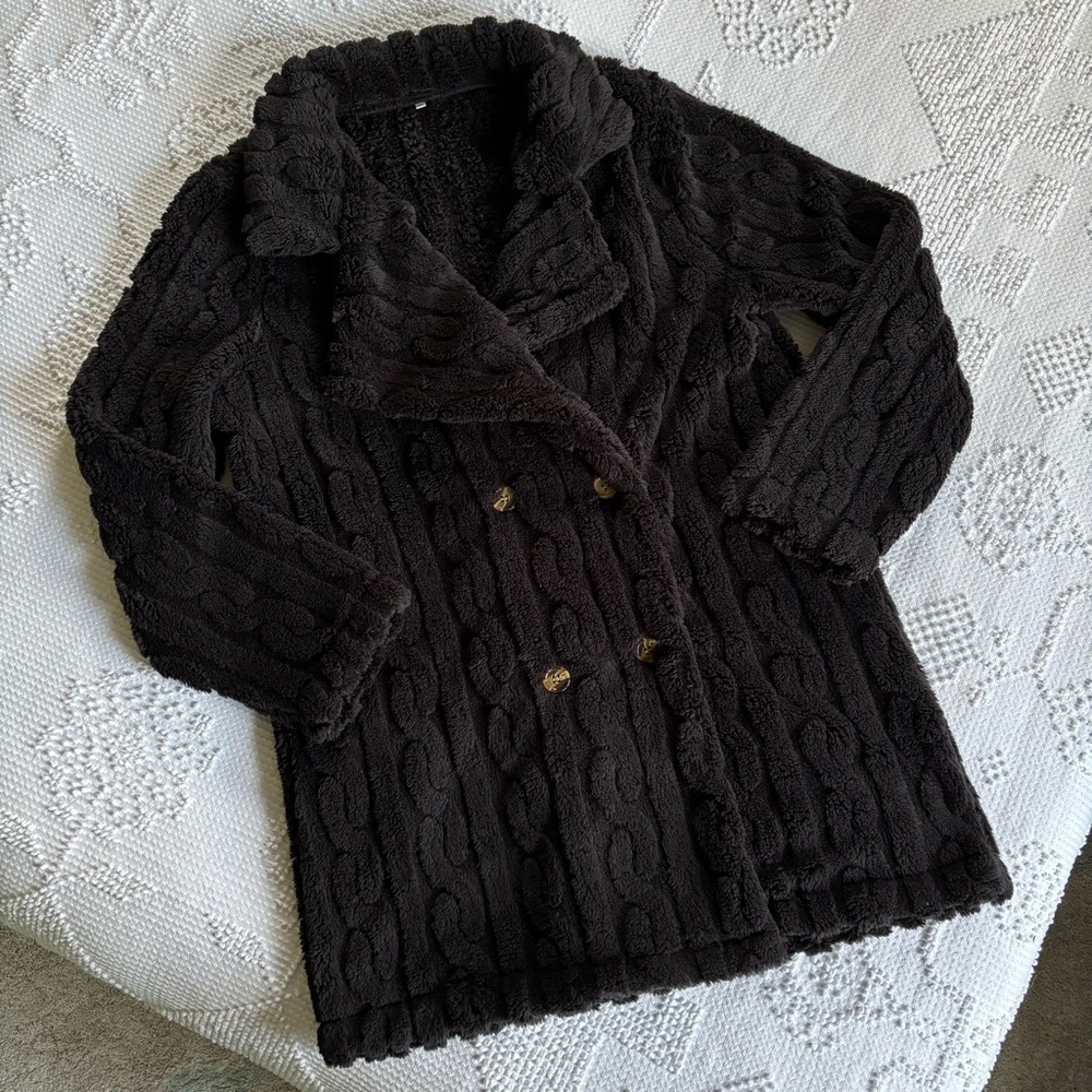Amazon women’s size small black fuzzy peacoat‎ style cable knit pattern sweater